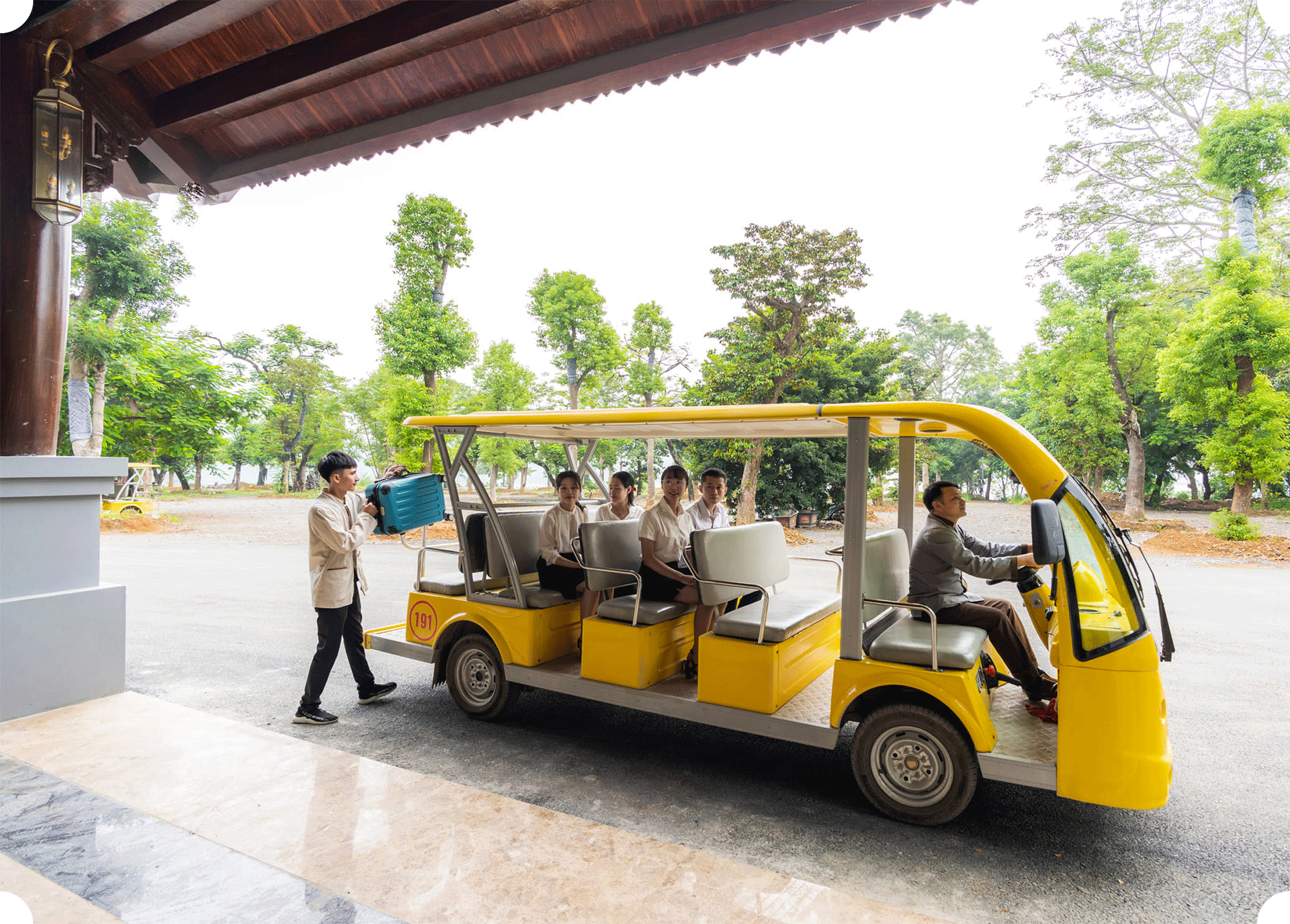 Vé du thuyền + xe điện chùa Cổ